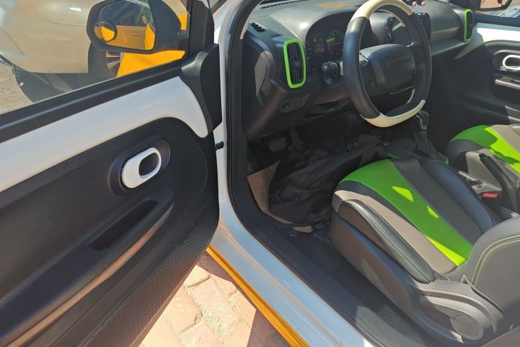 Used Roewe Clever 2021 302 km New Four-Seater Super-Efficient Version
