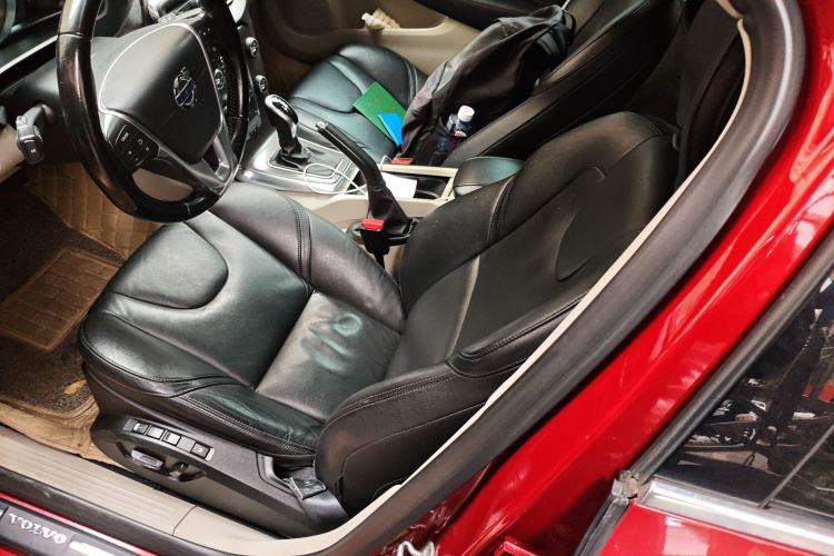 Used Volvo V40 2015 1.6T Zhiya Edition
