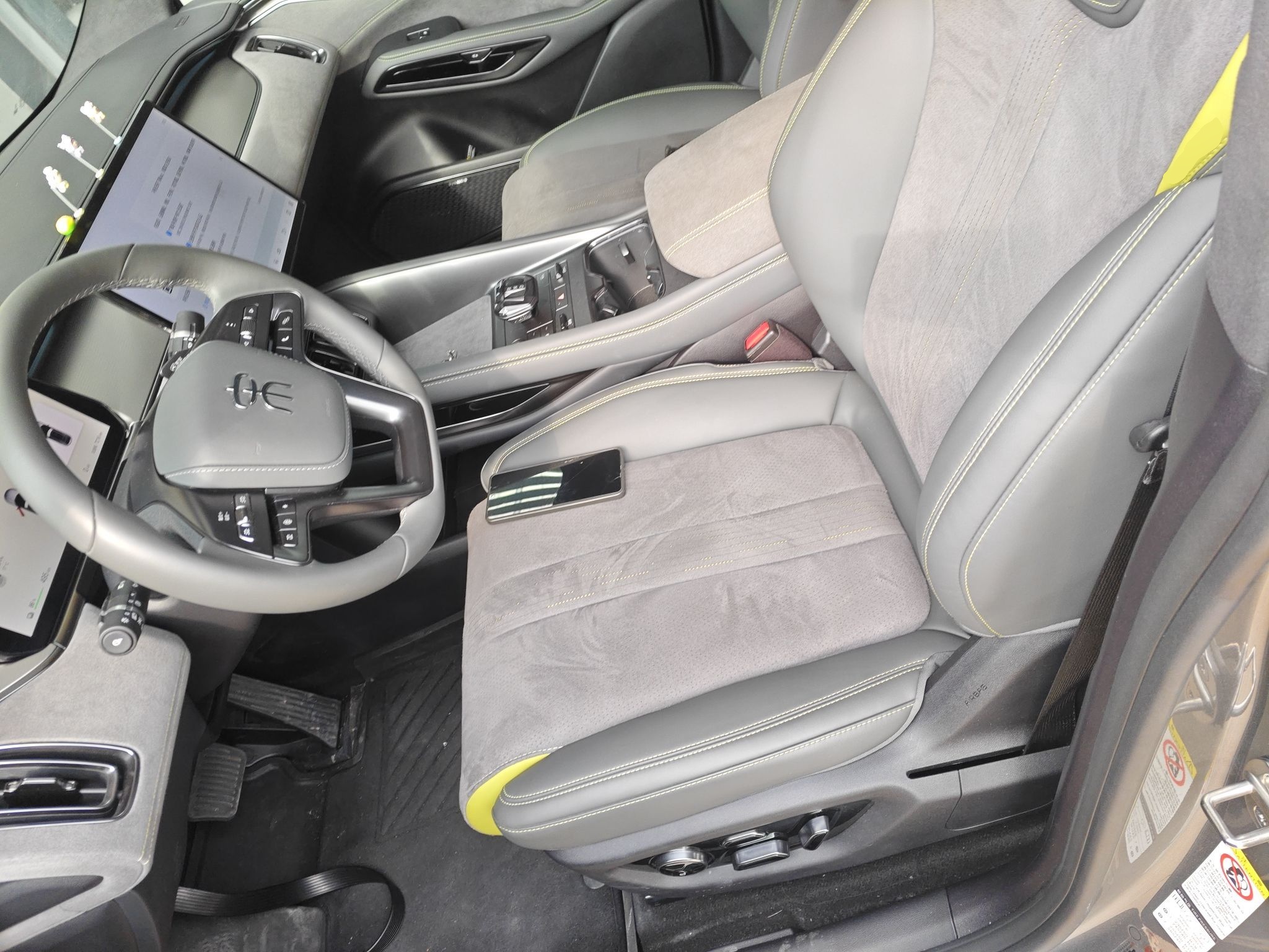 Переднее сиденье в автомобиле