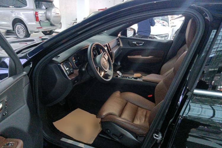 Used Volvo XC60 2023 B5 4x4 Smart Luxury Edition