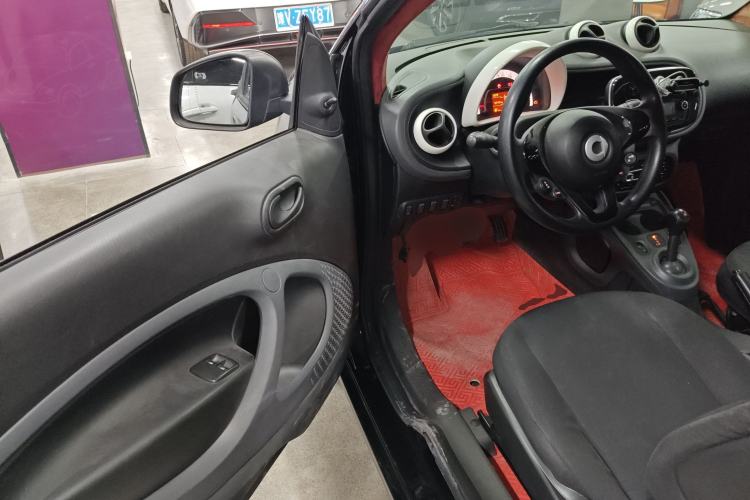 Used smart fortwo 2015 1.0L 52 kW hardtop Dynamic version