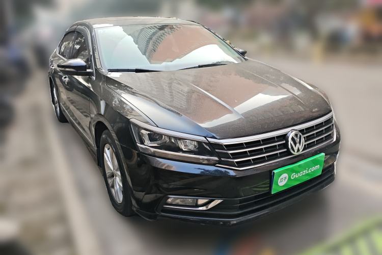 Used Volkswagen Passat 2016 330TSI DSG Luxury Edition Front Right 45 Deg