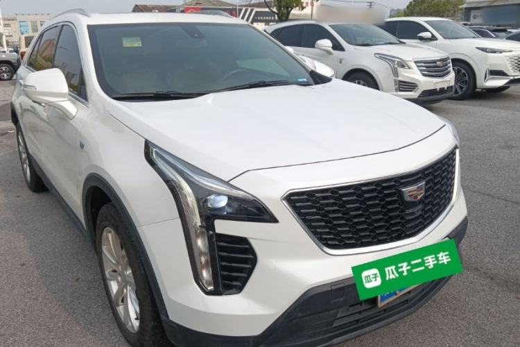 Used Cadillac XT4 2018 28T Two-Wheel Drive Tech Version Front Right 45 Deg