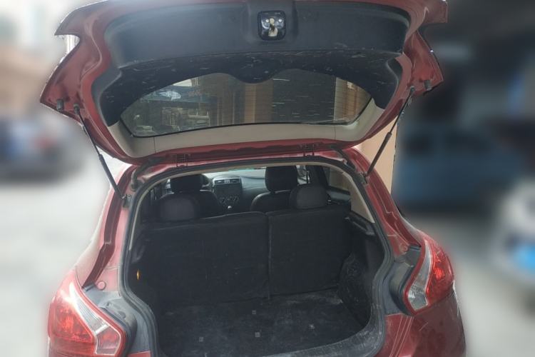 Used Nissan Tiida 2011 1.6L Manual Comfort Edition Trunk