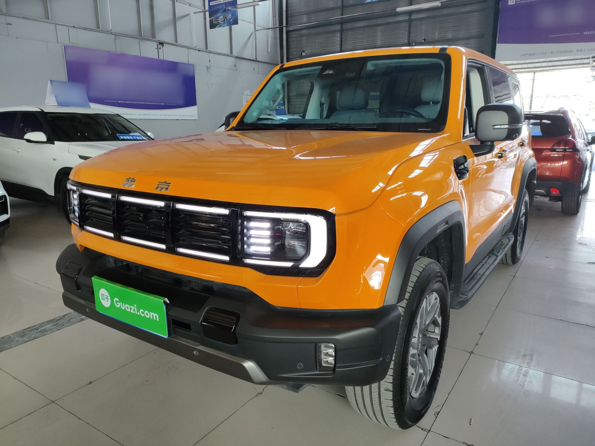 تحت مقدمة السيارة