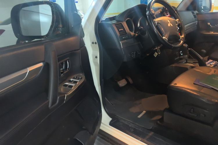 Used Mitsubishi Pajero 2011 3.0L Elite Edition
