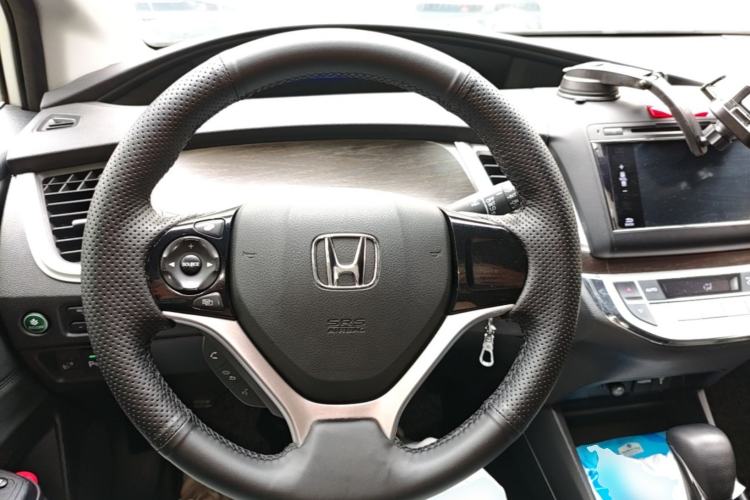 Used Honda Jade 2013 1.8L automatic Comfort version 5 seats Steering Wheel