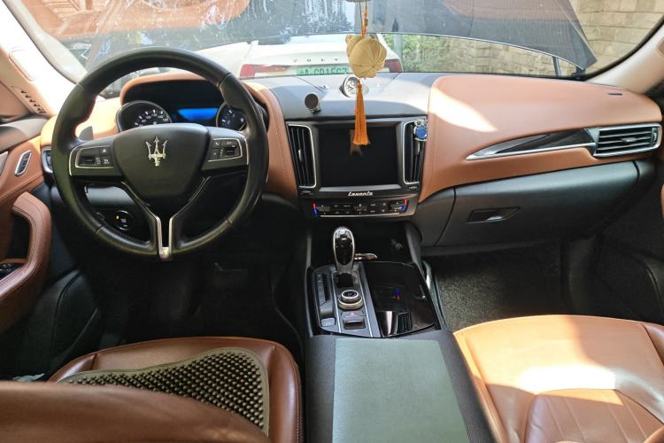 Used Maserati Levante 2016 3.0T S Standard Model Center Console