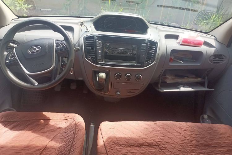 Used SAIC MAXUS Xintu V80 2018 2.5T 6-speed manual Aoyuntong short-wheelbase ultra-low roof 5- or 6-seat model
