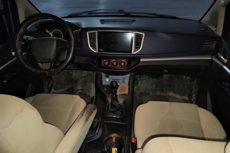 Used FORTHING Lingzhi 2022 M5L 2.0L Utility Model 7 Seats Center Console
