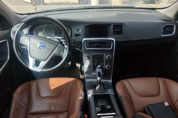 Used Volvo V60 2014 Restyled T5 Zhiya Edition

