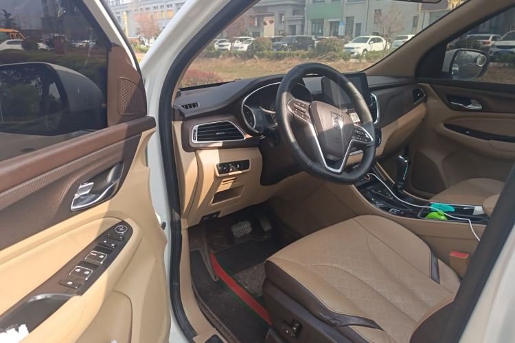 Used Baojun 730 2017 1.8L iAMT Luxury Version 7-Seater

