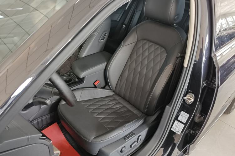 Used Volkswagen Passat 2020 330TSI Luxury Edition China VI