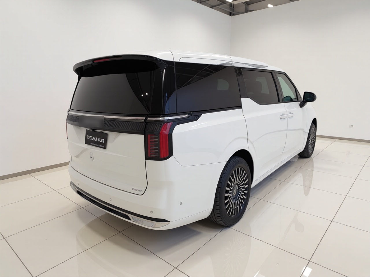 Zeekr 009 2024 Six-Seat Executive Version 4WD 108 kWh — снимка 6