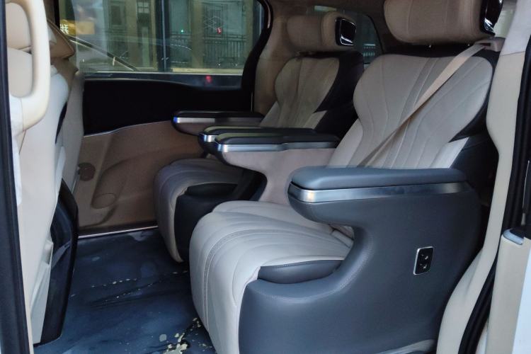 Used Buick GL8 2023 Facelifted Land Cruiser Executive Luxury Version