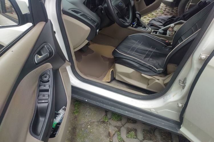 Used Ford Focus 2015 Sedan 1.6L Automatic Comfort Model
