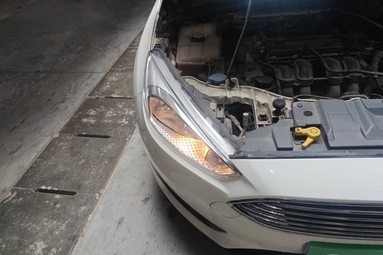 Used Ford Focus 2018 Sedan Classic 1.6L Automatic Trendy SmartDrive Edition Exterior 6