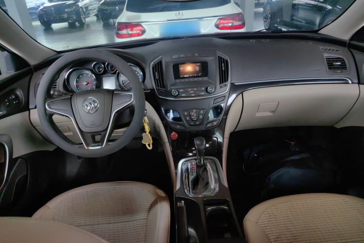 Used Buick Regal 2014 2.0L Leading Fashion Edition Center Console