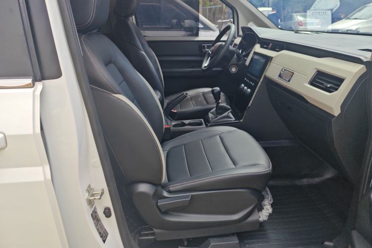 Used Wuling Zhengcheng 2021 1.5T Manual Luxury Version Right Front Seat