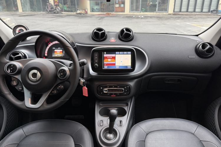 Used smart forfour 2018 0.9T 66 kW Pioneer Edition
