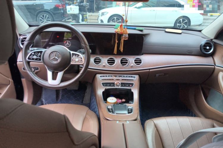 Used Mercedes-Benz E-Class 2020 E 300 L Luxury Model Center Console