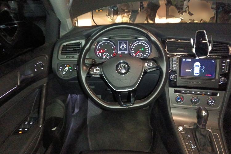 Used Volkswagen Golf 2016 230TSI Automatic Luxury Version
