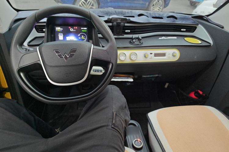 Used Wuling Hongguang MINIEV 2022 Macaron Fashion Edition Lithium-Nickel-Cobalt-Alpha-oxide Center Console