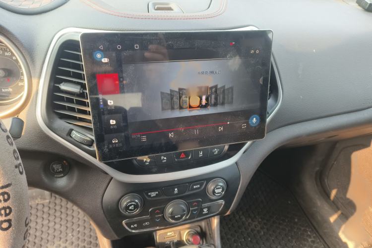 Used Jeep Cherokee 2014 3.2L High-Performance Version