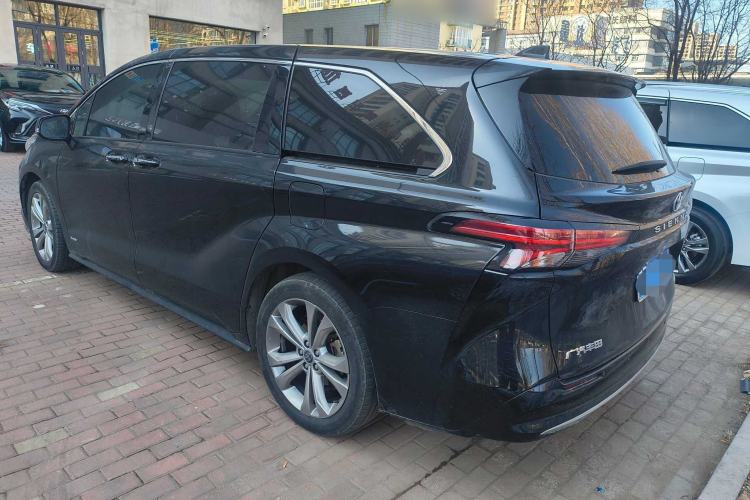Used Toyota Sienna 2024 2.5L Hybrid Luxury Edition