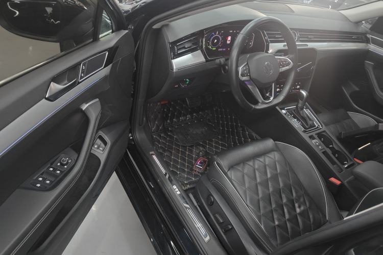 Used Volkswagen Magotan GTE Plug-in Hybrid 2022 GTE Luxury Model Driver Seat