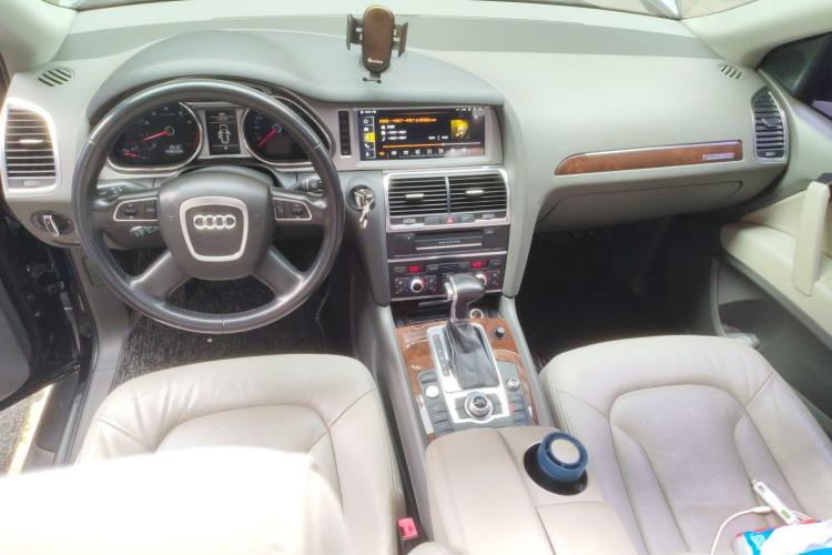 Used Audi Q7 2011 3.0 TFSI Ambition (200kW) Center Console