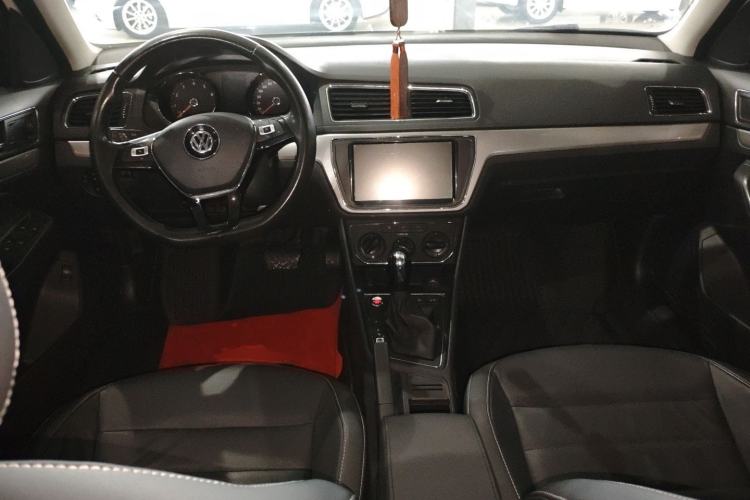 Used Volkswagen Lavida 2017 1.6L Automatic Comfort Edition Center Console