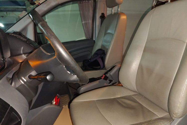 Used Mercedes-Benz Vito 2011 2.5L 7-seater executive version