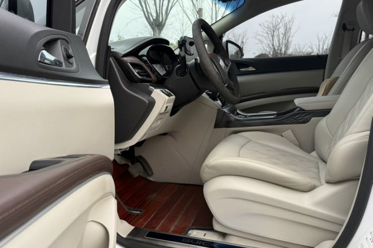 Used Buick GL8 2021 Land Cruiser Executive Class 652T Comfort Model
