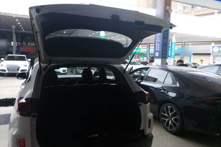 Used Honda XR-V 2015 1.8L EXi CVT Comfort Version Trunk