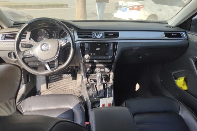 Used Volkswagen Passat 2017 330TSI DSG Luxury Edition
