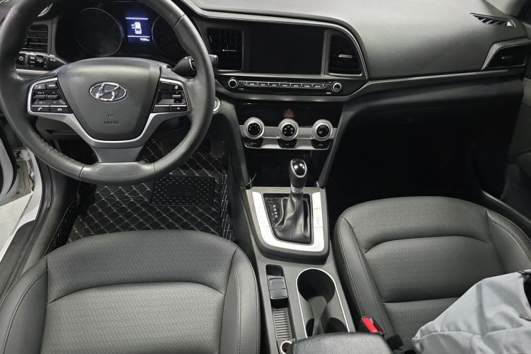 Used Hyundai Elantra (6th Generation / Lingdong) 2020 1.5L CVT Smart & Stylish – Elite Version Center Console