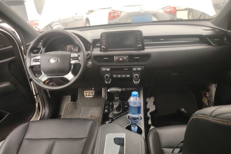 Used Kia KX7 2017 2.0T Automatic Two-Wheel Drive GLS 7-Seater Center Console