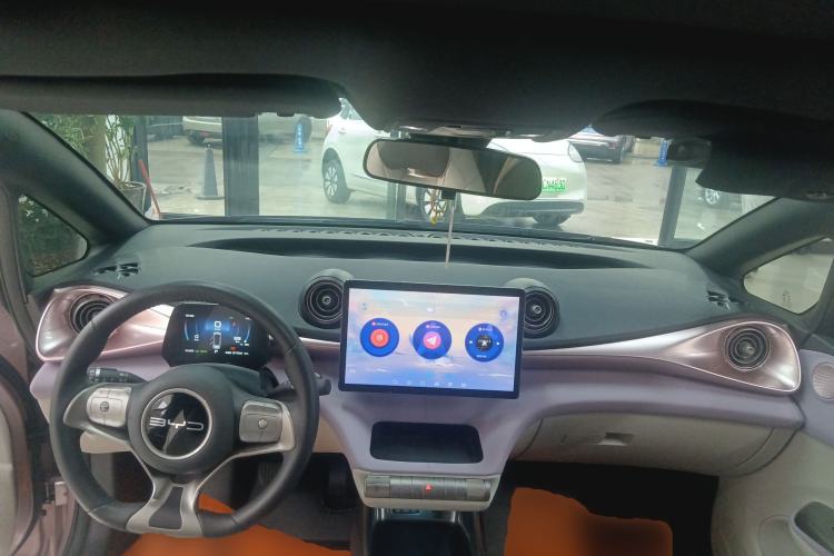 Used BYD Dolphin 2023 420 km Fashion Edition Center Console