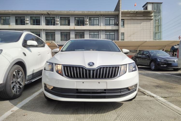 Used Skoda Octavia 2019 1.5L Automatic SmartDrive Comfort Edition China VI Standard