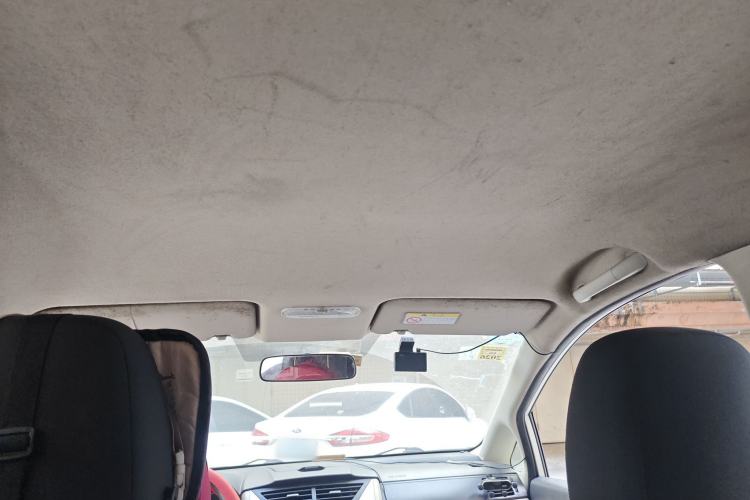 Used Venucia R50 2014 1.6L Automatic Splendid Edition