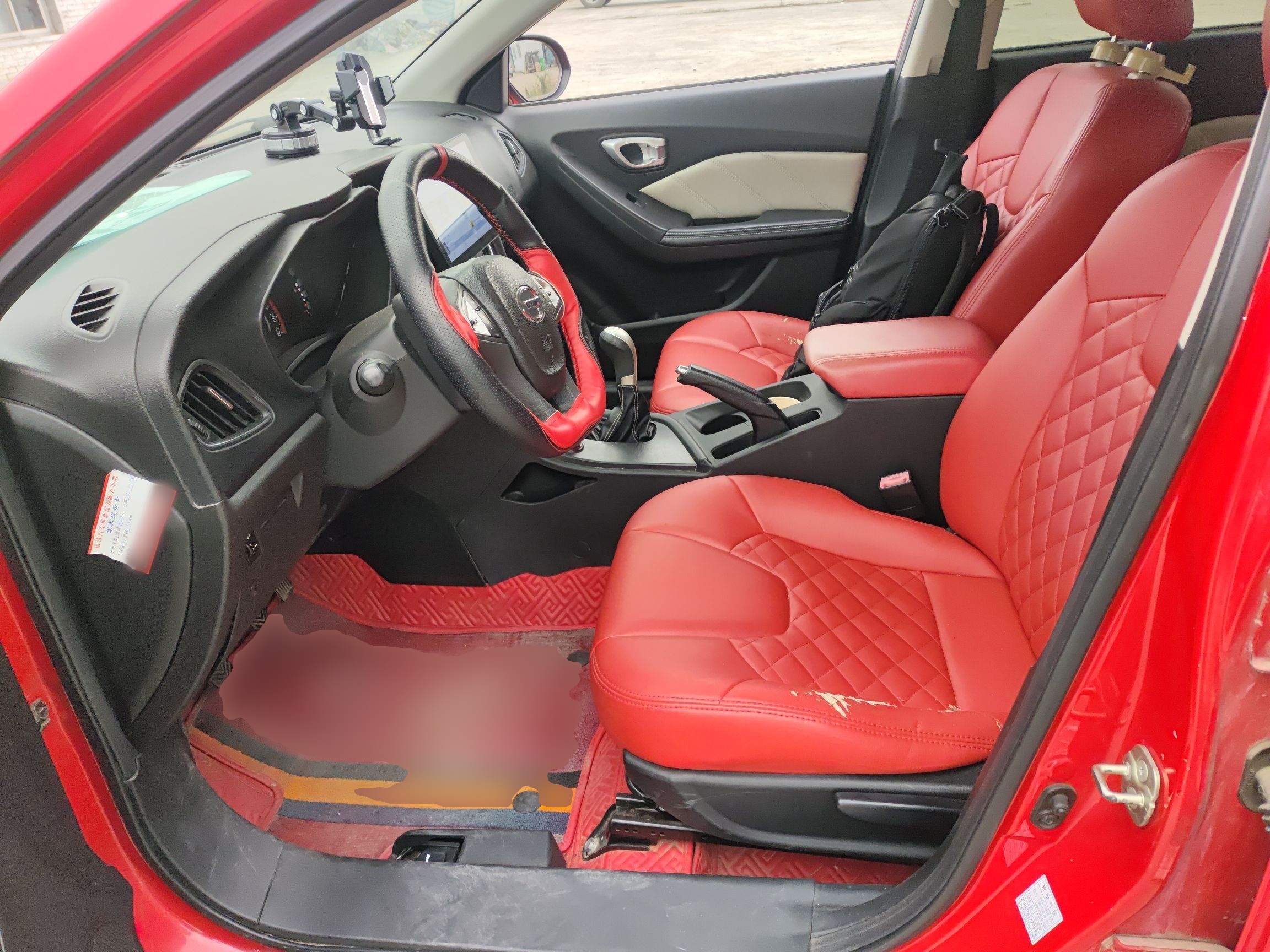 المقاعد الأمامية داخل السيارة