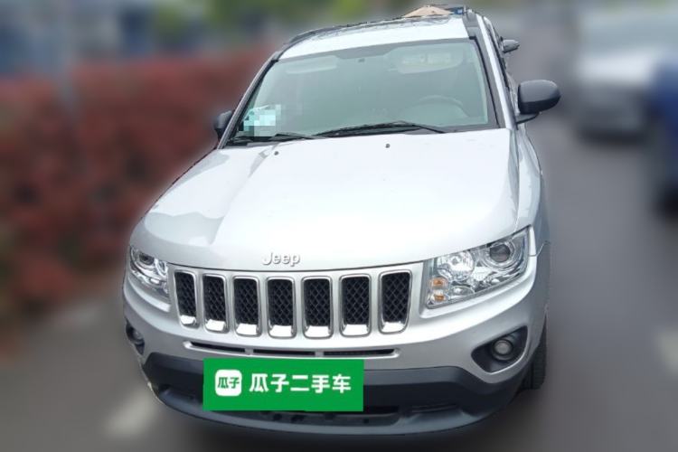Used Jeep Compass 2011 2.4L four-wheel-drive sport version Front