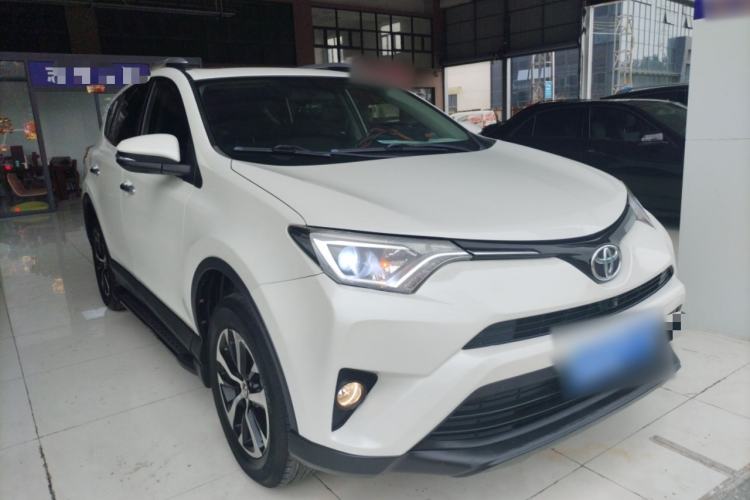 Used Toyota RAV4 2016 2.0L CVT Two-Wheel Drive Fashion Edition China V Standard
