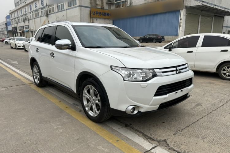 Used Mitsubishi Outlander 2014 2.4L 4x4 Deluxe Value Edition 5 Seats