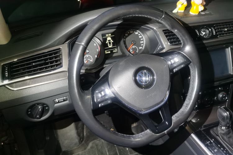 Used Volkswagen Passat 2016 330TSI DSG Luxury Edition
