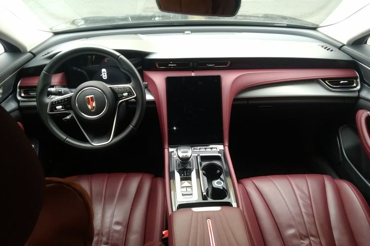 Used Hongqi H5 2024 2.0T Automatic Smart Connect Flagship Edition Center Console