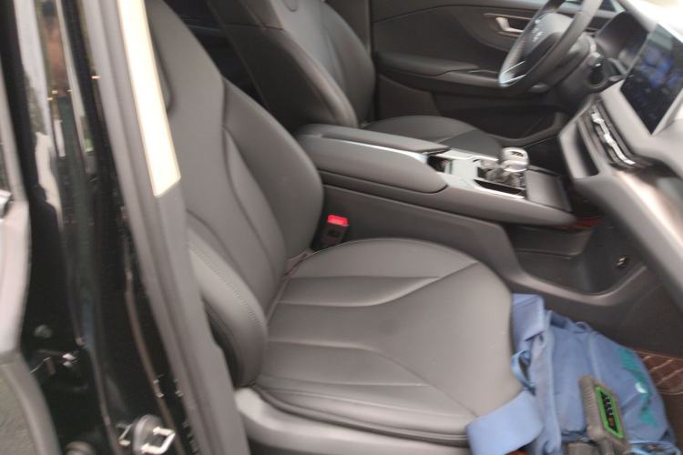 Used Hongqi E-QM5 2023 Base Travel Edition
