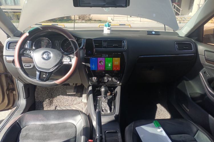 Used Volkswagen Sagitar 2015 230TSI Automatic Luxury Model
