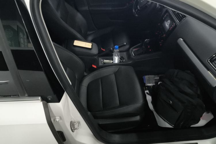 Used Volkswagen Sagitar 2017 180TSI Automatic Luxury Edition Right Front Seat